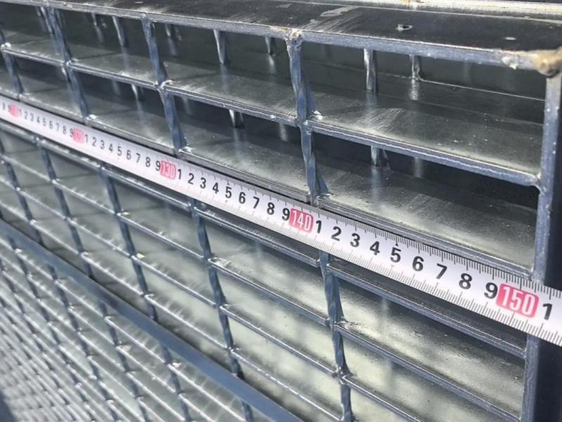 Galvanized steel grating inspection